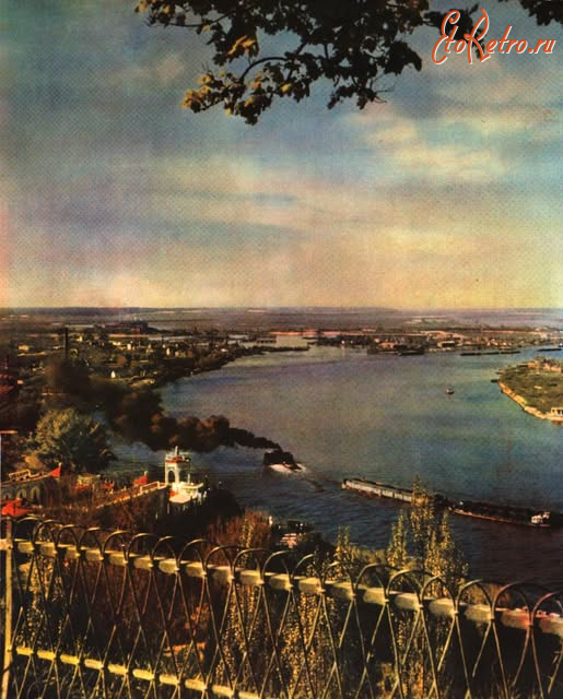 Киев - Київ.   Вид на Дніпро з Піонерського парку. Фото В.Чуприніна.