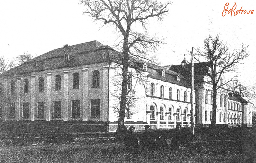 Киев - Київ.  Будівля лісотехнічного інституту.