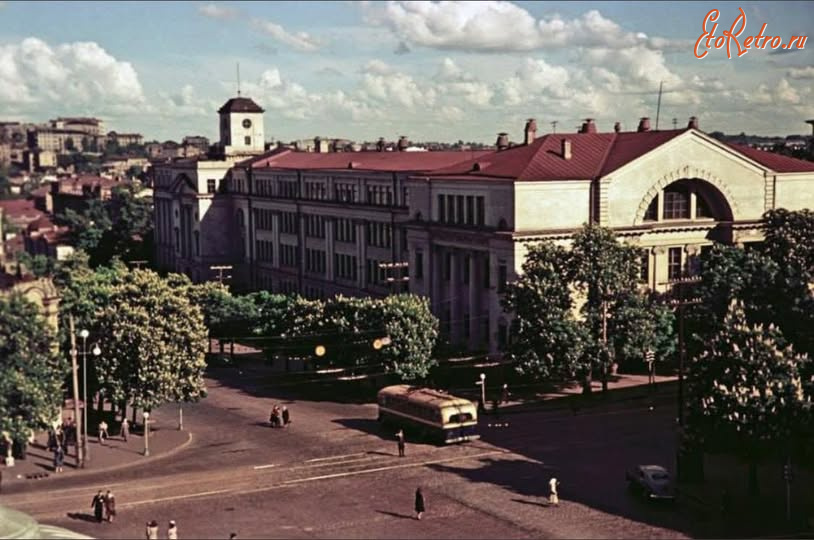 Киев - Київ.  Перетин вул.Володимирської та вул.Богдана Хмельницького.
