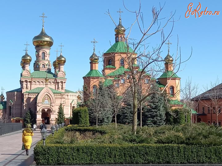 Киев - Київ. Голосіївська Пустень. Свято-Покровський монастир.
