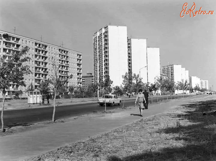 Киев - Київ.  Вулиця Андрія Малишка.