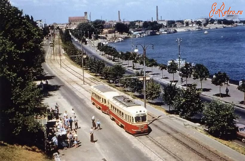 Киев - Київ.  Трамвай на Набережнім шосе.