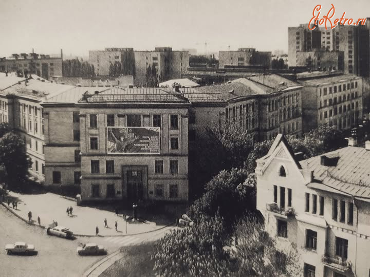 Киев - Київ.  Вул.Суворова. Автомобільно-дорожний інститут.