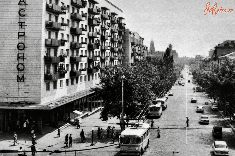 Киев - Київ.  Вулиця Червоноармійська.