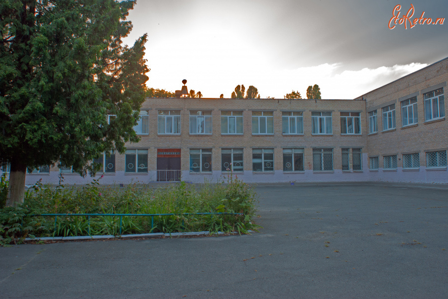 Киев - 2016 год (17.07.2016). Украина. Киев. Борщаговка. Лицей № 197. 17.07.2016. Ukraine. Kyiv. Borshchahivka. Lyceum № 197.