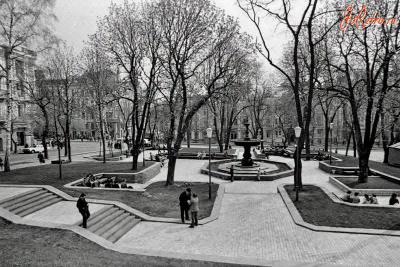 Киев - Київ.  Золотоворітський сквер.