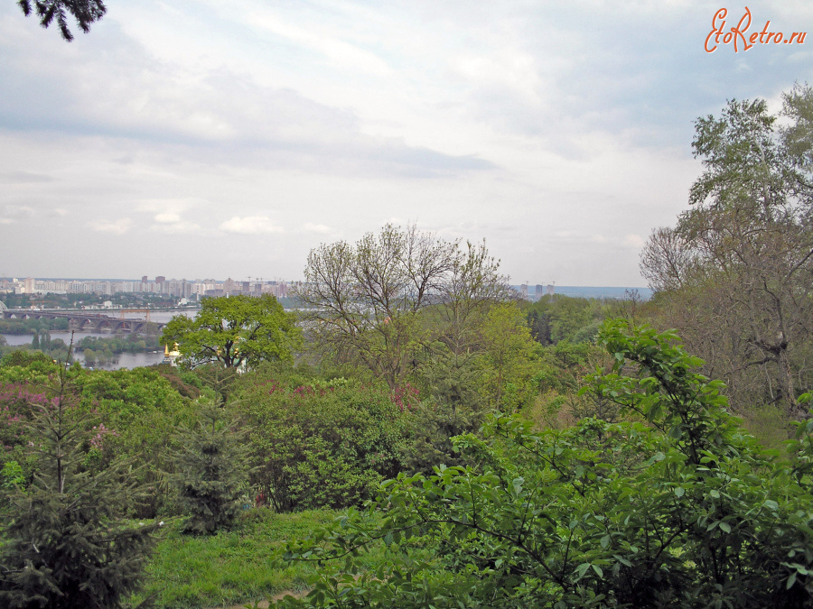 Киев - 2006 год (09.05.2006). Украина. Киев. Национальный ботанический сад имени Н. Н. Гришко НАН Украины. 09.05.2006. Ukraine. Kyiv. M. M. Hryshko National Botanical Garden.