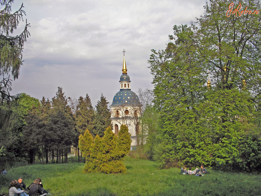 Киев - 2006 год (09.05.2006). Украина. Киев. Национальный ботанический сад имени Н. Н. Гришко НАН Украины. 09.05.2006. Ukraine. Kyiv. M. M. Hryshko National Botanical Garden.