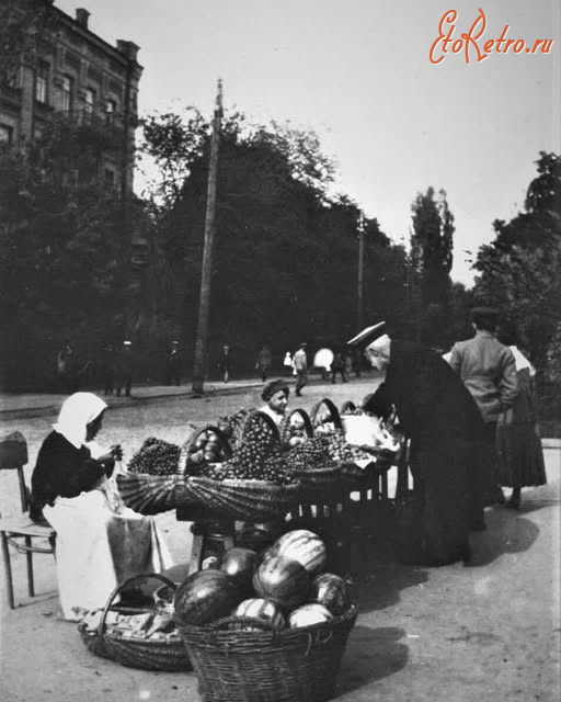 Киев - Київ.  Вулична торгівля на вул.Саксаганського. Поч ХХ ст.