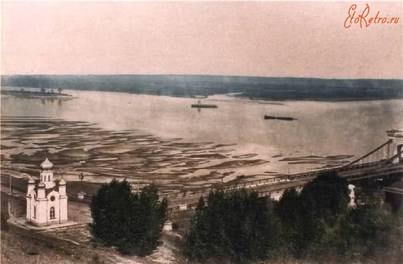 Киев - Київ.  Ланцюговий міст і храм.