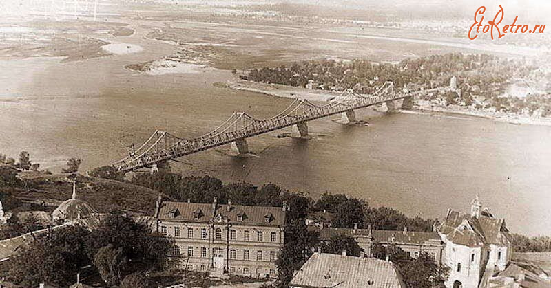 Киев - Київ.  10 травня 1925 р. було відкрито міст імені Євгенії Бош. Автор проекту Євген Патон. В 1941 р.знищений радянськими військами при відступі.