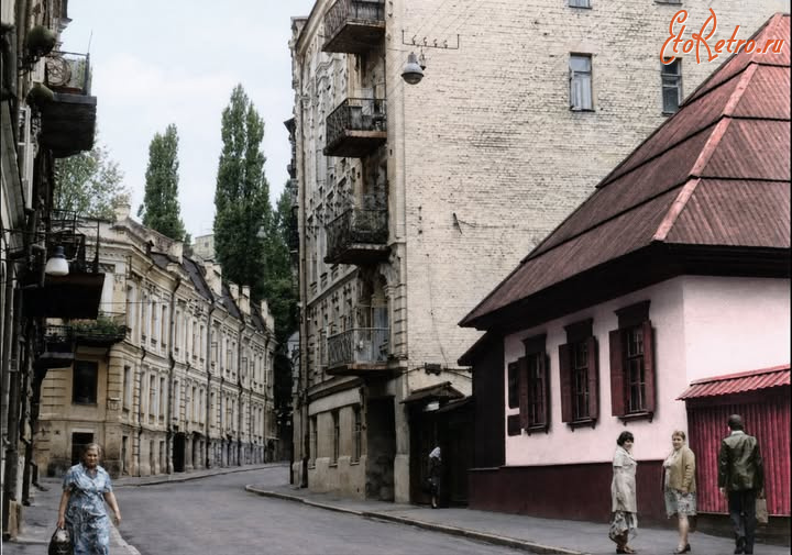 Киев - Київ.  Провулок Тараса Шевченка. В 1928 р. тут відкрили перший у світі музей Т.Шевченка.