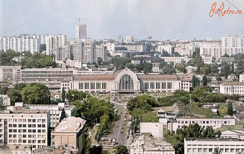 Киев - Київ.  Вид на залізничний вокзал та Солом