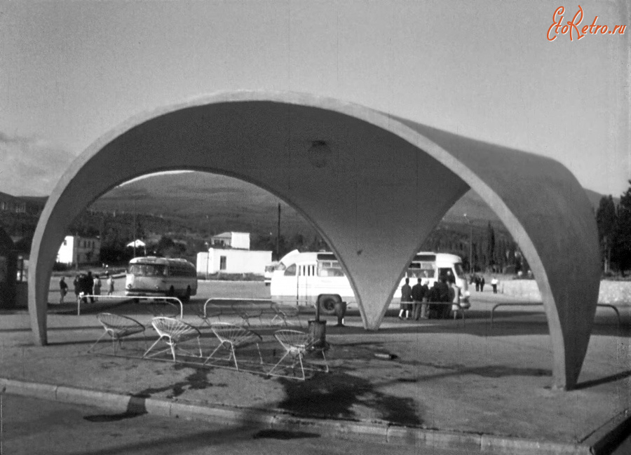 Алушта - Павильон ожидания на автовокзале.