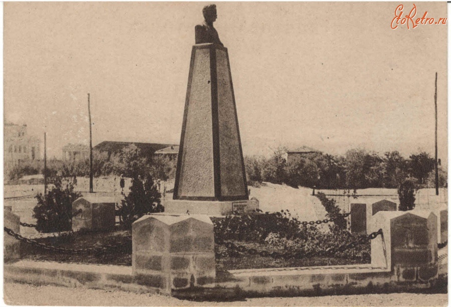 Евпатория - Памятник М. В. Фрунзе