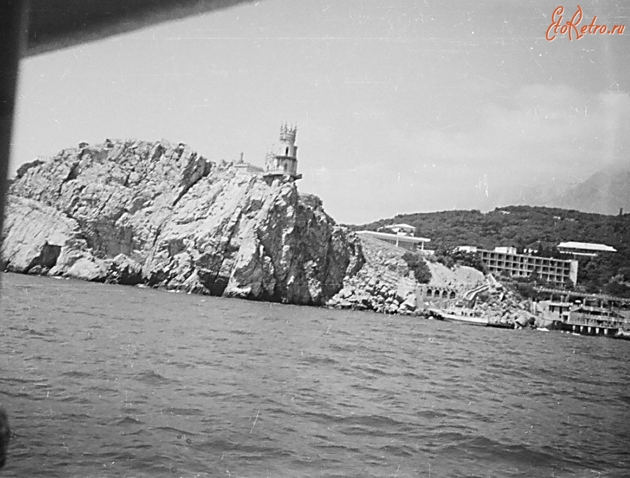 Гаспра - Ласточкино гнездо с моря.