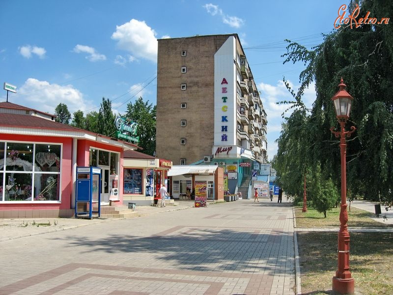 Подсмотрено макеевка. Бульвар Горбачева Макеевка. Бульвар Горбачева 32 Макеевка. Макеевка бульвар Горбачева 3. Макеевка бульвар Горбачева 7.