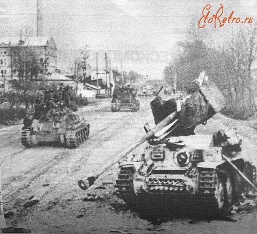 Бердичев - На южных окраинах Бердичева. После 5 января 1944г. Справа подбитое немецкое самоходное орудие Marder-ll.