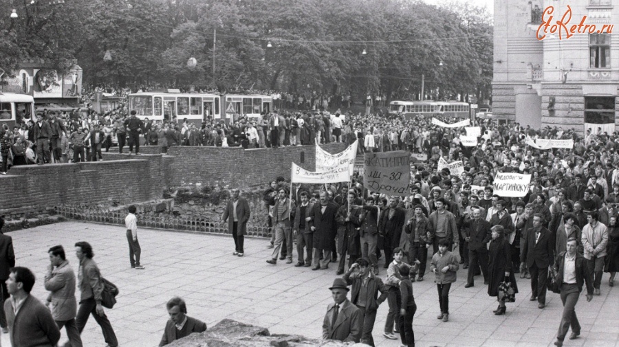 Львов - Львів.  На вулиці Підвальній в 1989 році.