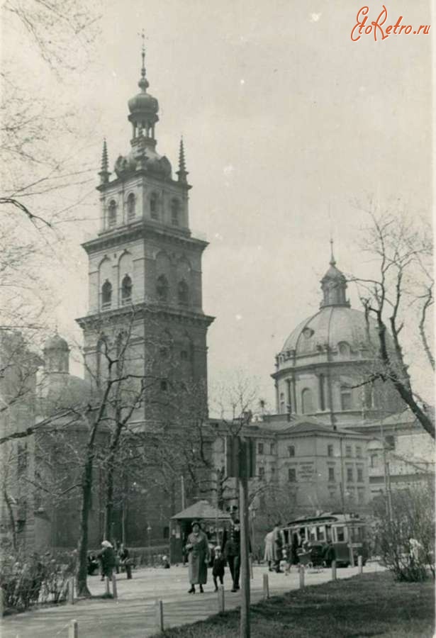 Львов - Львів.  На вул. Підвальній.  Фото до 1939 р.