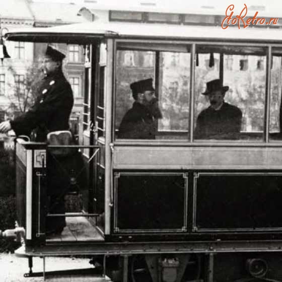Львов - Перша трамвайна лінія і кінний трамвай в Україні почав діяти у Львові 3 травня 1880 року.