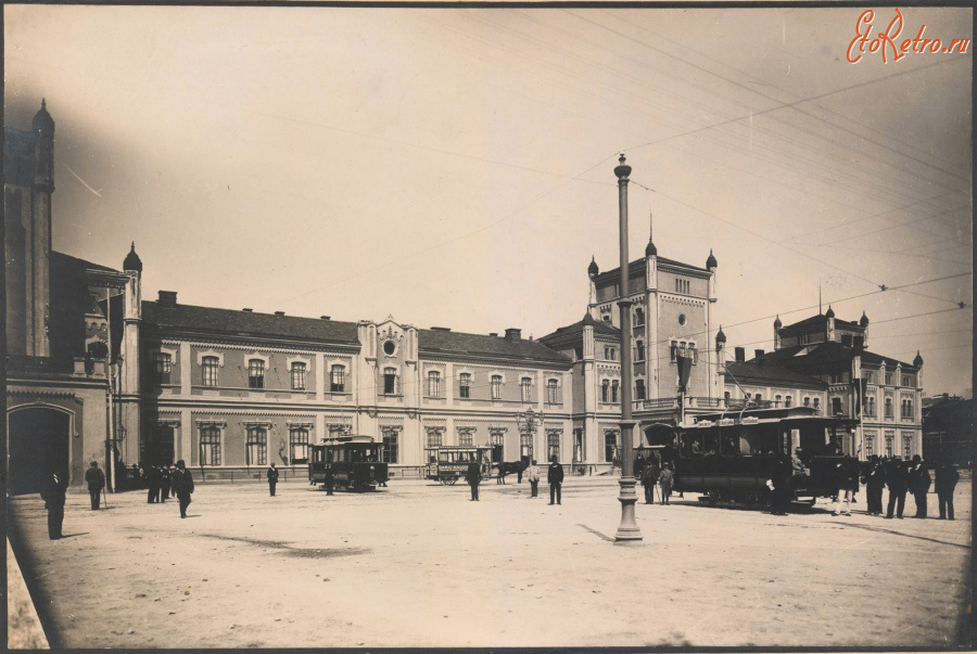 Львов - Львів.  Старий вокзал, відкритий в 1861 р. На цей вокзал прибув перший потяг 
