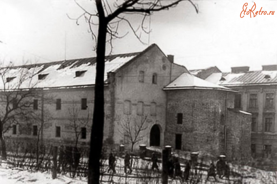 Львов - Львів.  Вежа Токарів та Линників поруч з міським Арсеналом. Фото поч.ХХ ст.