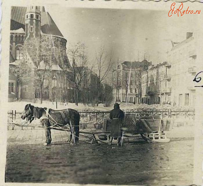 Львов - Львів.  Вулична сцена на нин.пл.Кропивницького. 1942  рік.