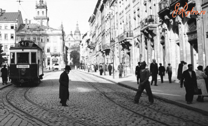 Львов - Мешканці Львова  на фото 1938 року.  Генрик Поддембський.