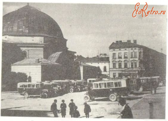 Львов - Львів.   Автобусна станція на площі Старий ринок у 1930-тих рр.