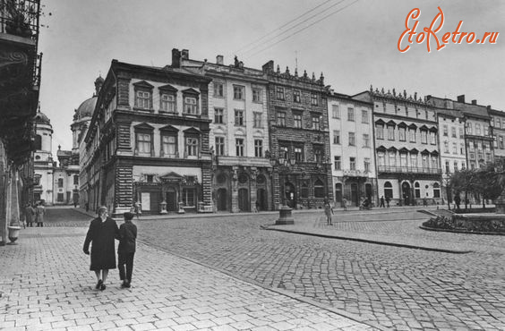 Львов - Львів.  Палац Бандінеллі-історія від пошти до музею.