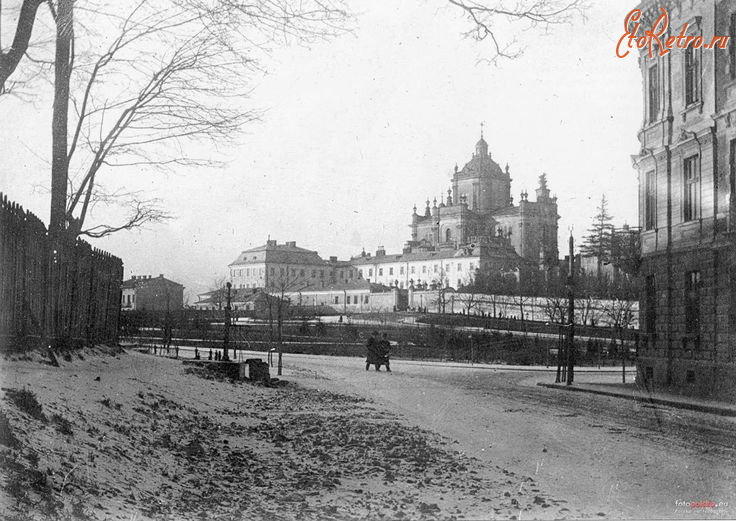 Львов - Львів.  Вид на собор Св.Юра.