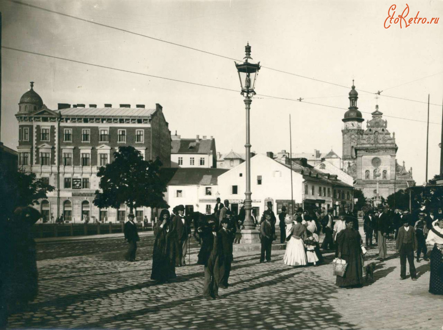 Львов - Львів.  Галицька площа. Фото Францішека Рихновського.