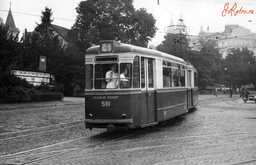 Львов - Львів.  Трамвай №4 на лінії.