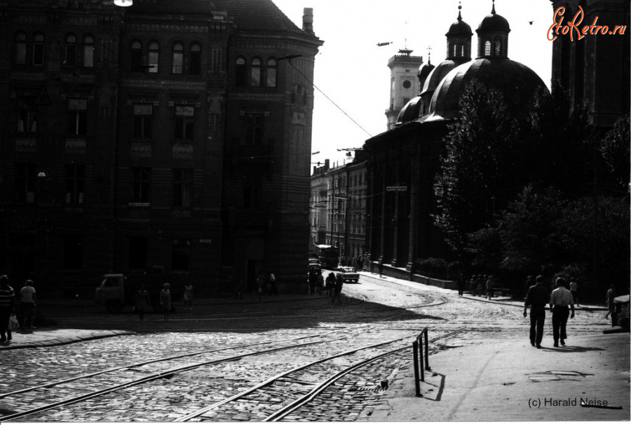 Львов - Львів.  Перехрестя вулиць Вінниченка і Підвальної.