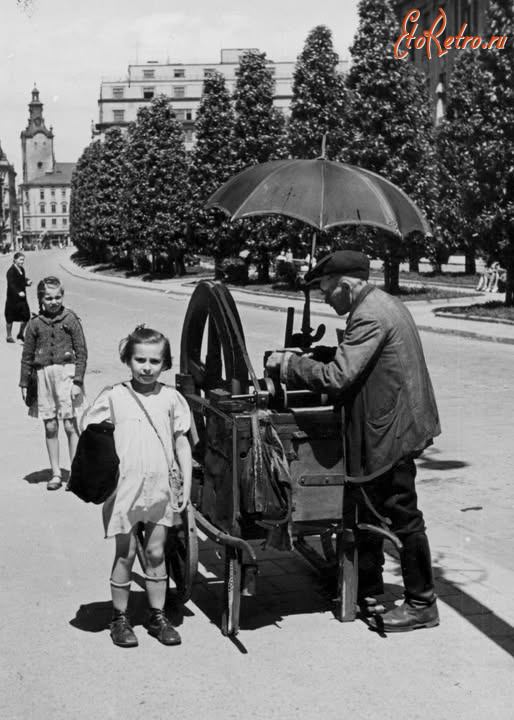 Львов - Львів. Точильник ножів.