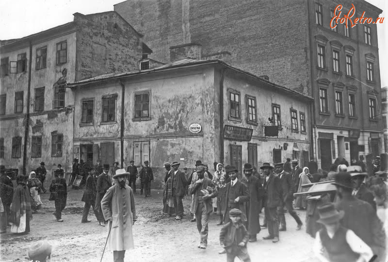 Львов - Львів. Галичина.  На розі вулиць Закутної і Пелтовної. Поч.ХХ ст.