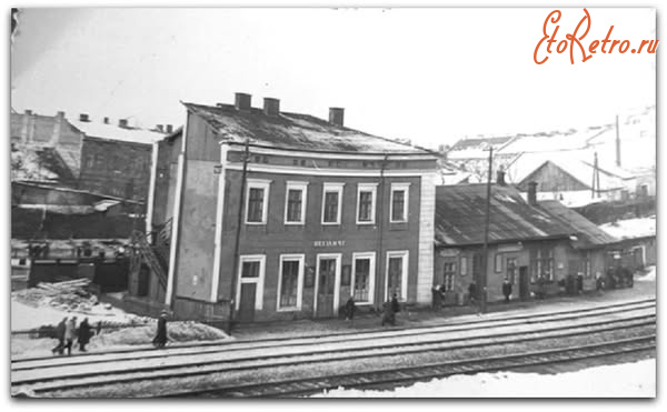 Львов - .Львів.  Станція  Підзамче та площа коло неї.