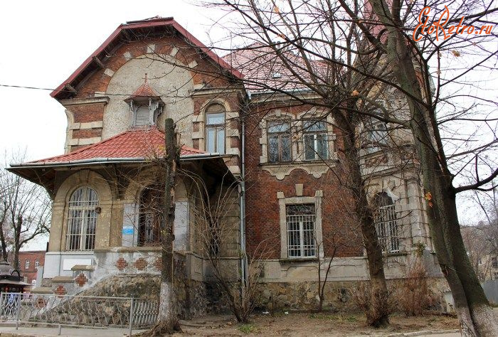 Львов - Львів. Вул.Потоцького. Вілла Вінцента Равського -архітектора, скульптура (збудована 1894 р.).