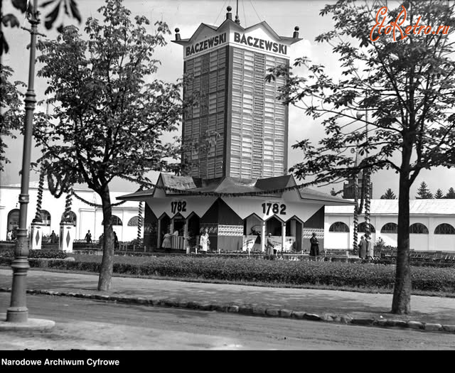 Львов - Львів.  Вежа павільйону лікеро-горілчаної фабрики Бачевського.