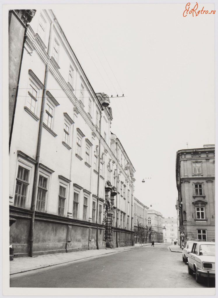 Львов - Львів.  Вулиця Театральна.