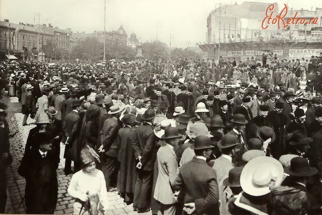 Львов - Львів. Марійська площа. Урочистості з нагоди 250-річчя Львівського університету.
