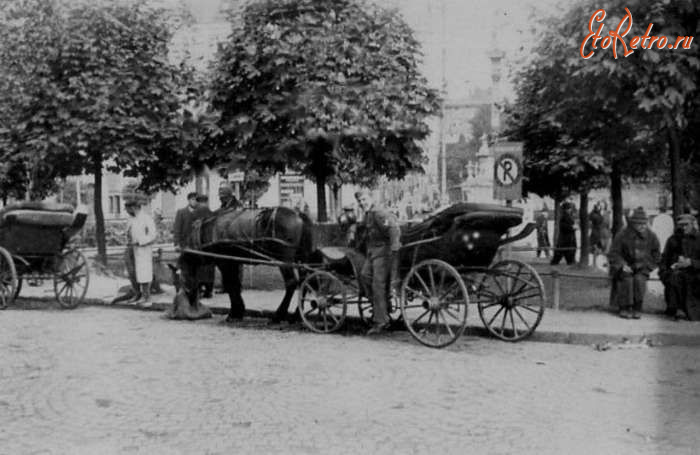 Львов - Львів. Вулична сцена на нин.пл.Соборна.