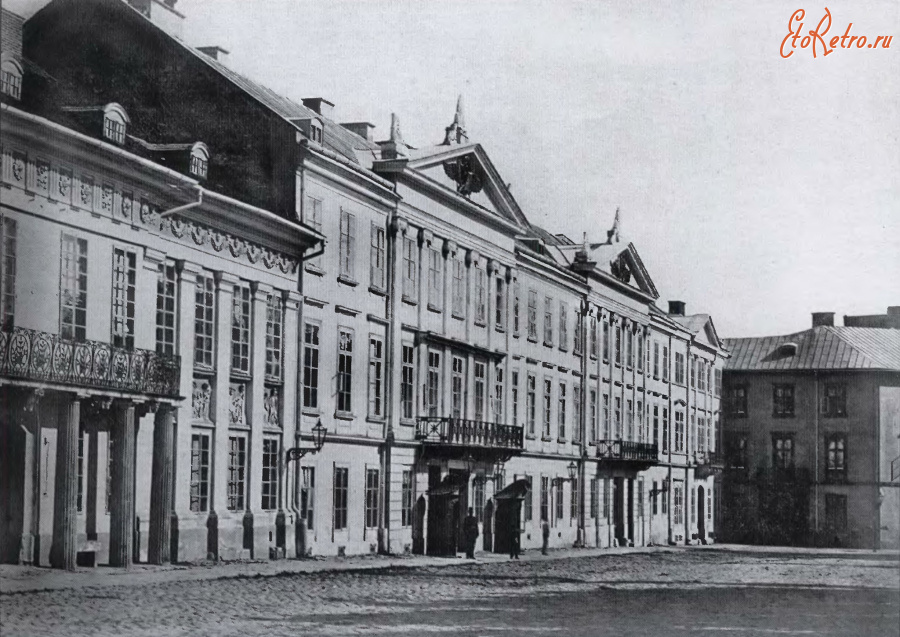 Львов - Львів. Палац Холоневських поблизу палацу губернатора.