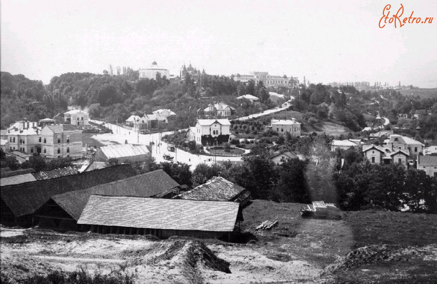 Львов - Львів.  Вид з гори св.Яцка  на вулицю Святої Софії.