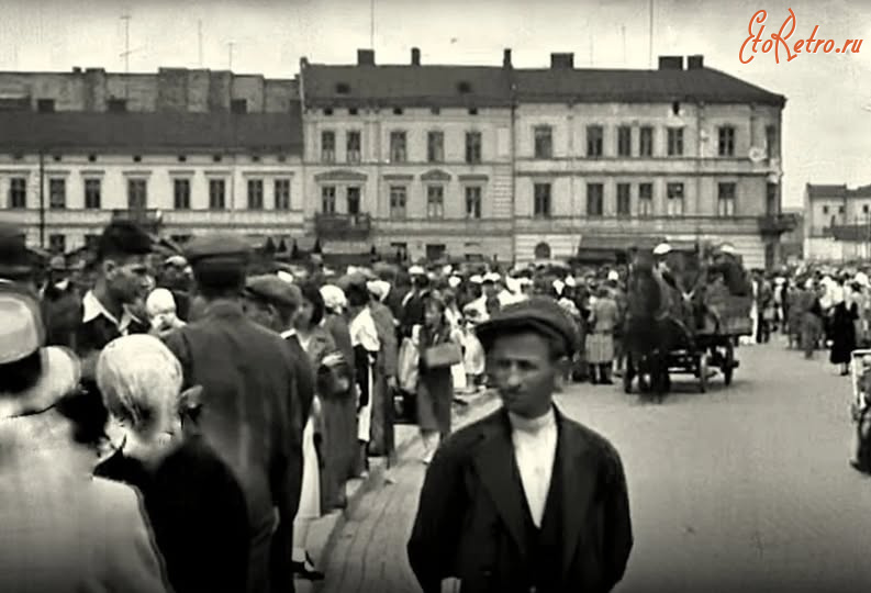 Львов - Львів.  Торговиця на площі Зерновій.