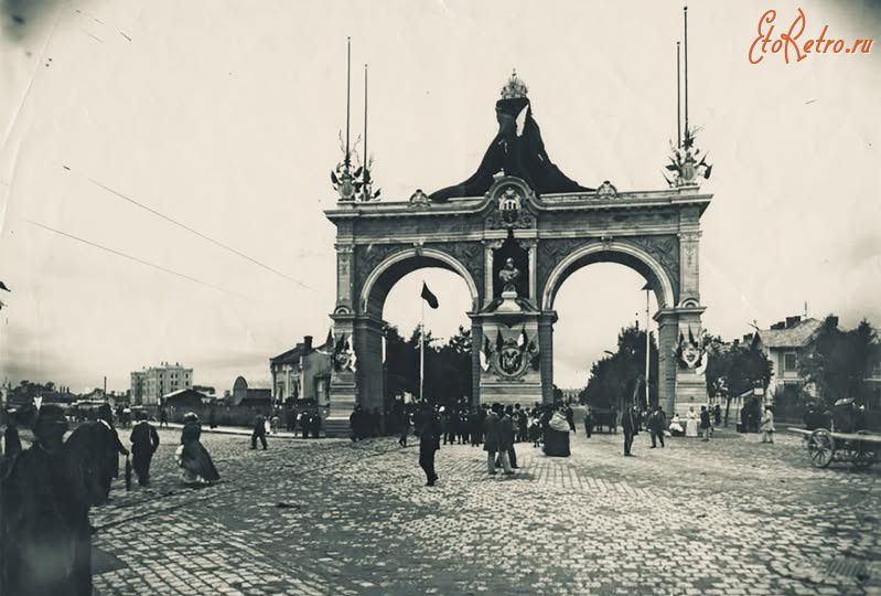 Львов - Львів.  Тріумфальна арка.