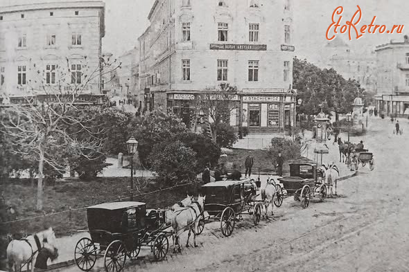Львов - Львів.  Фіакри на площі Марійській. Поч.ХХ ст.