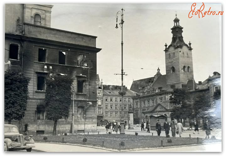 Львов - Львів. Вид на площу св.Духа під час війни.
