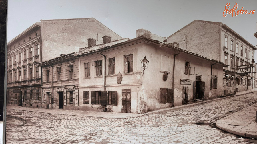 Львов - Львів.  Закуток Середмістя.